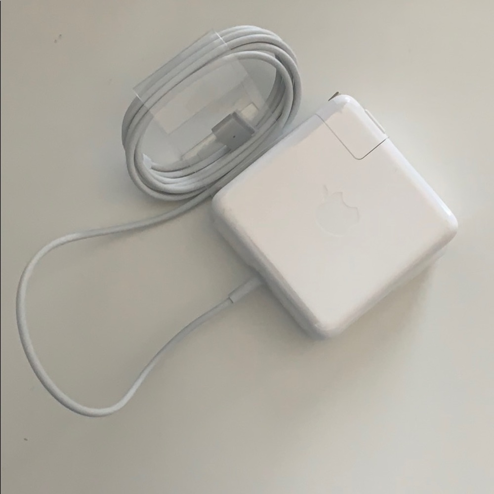NWT Apple 60W MagSafe 2 Power Adapter